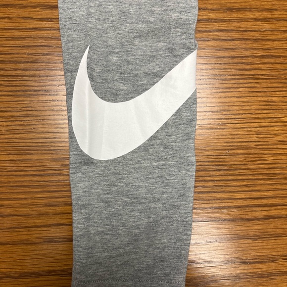 Nike Swoosh Leggings - Picture 7 of 7